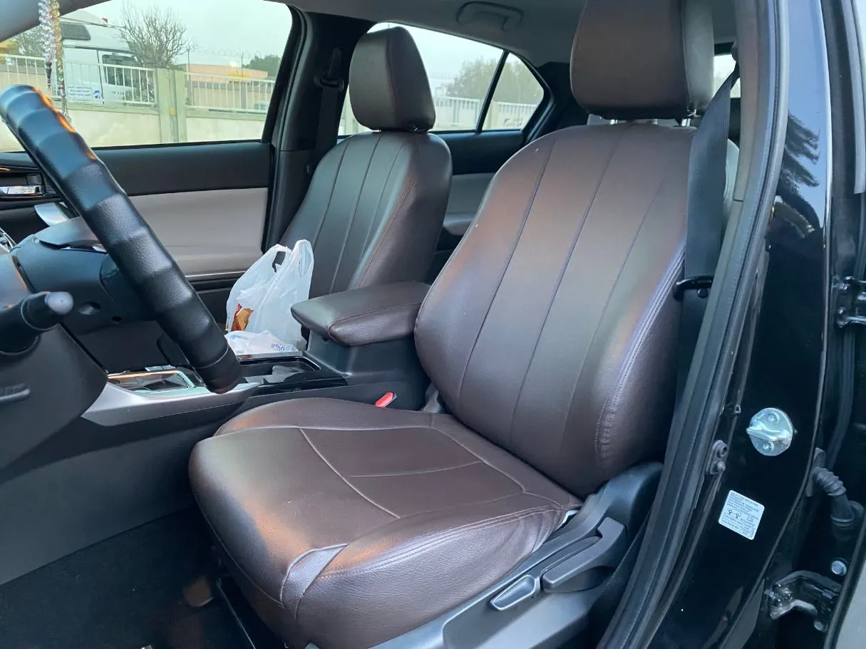 Car image 11