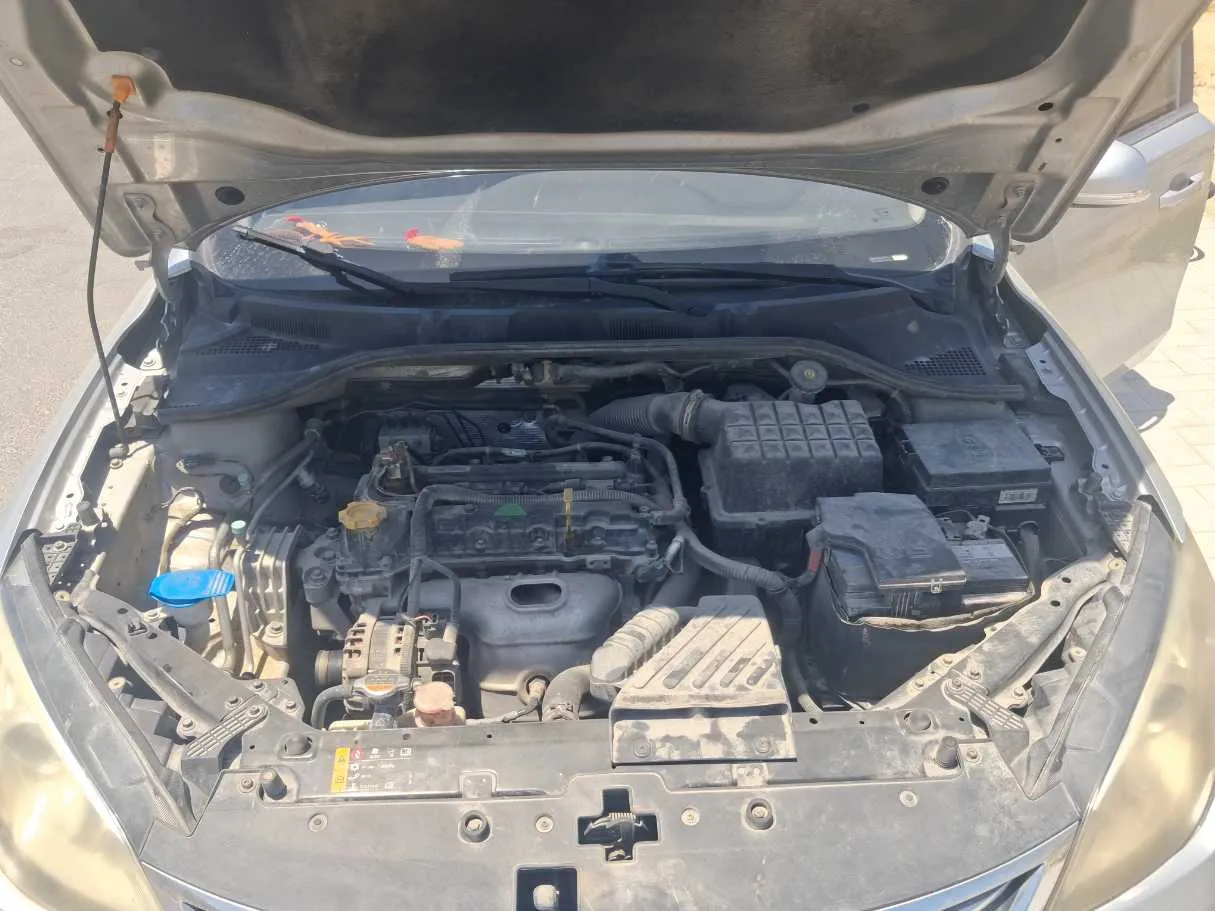 Car image 19