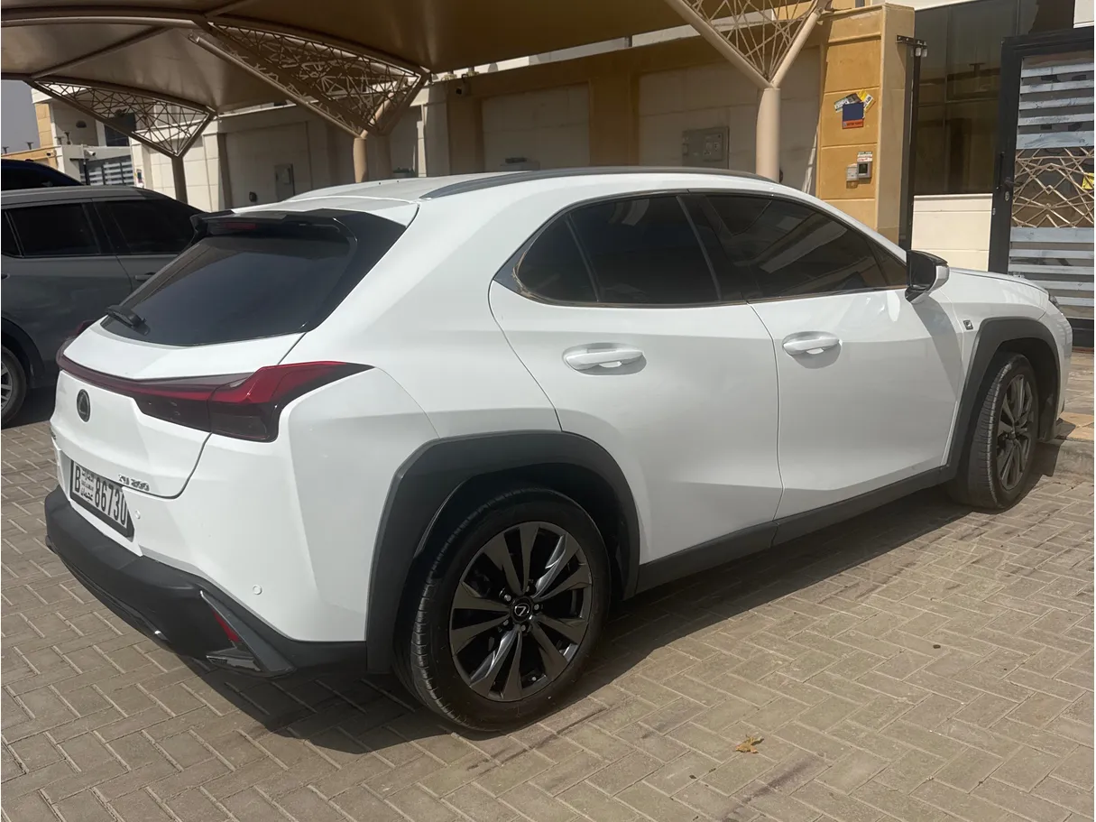Car image 3