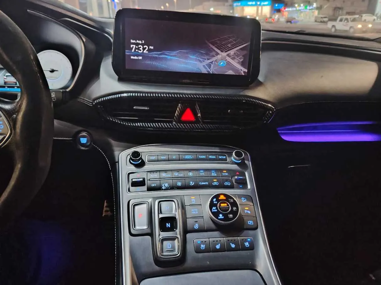 Car image 24