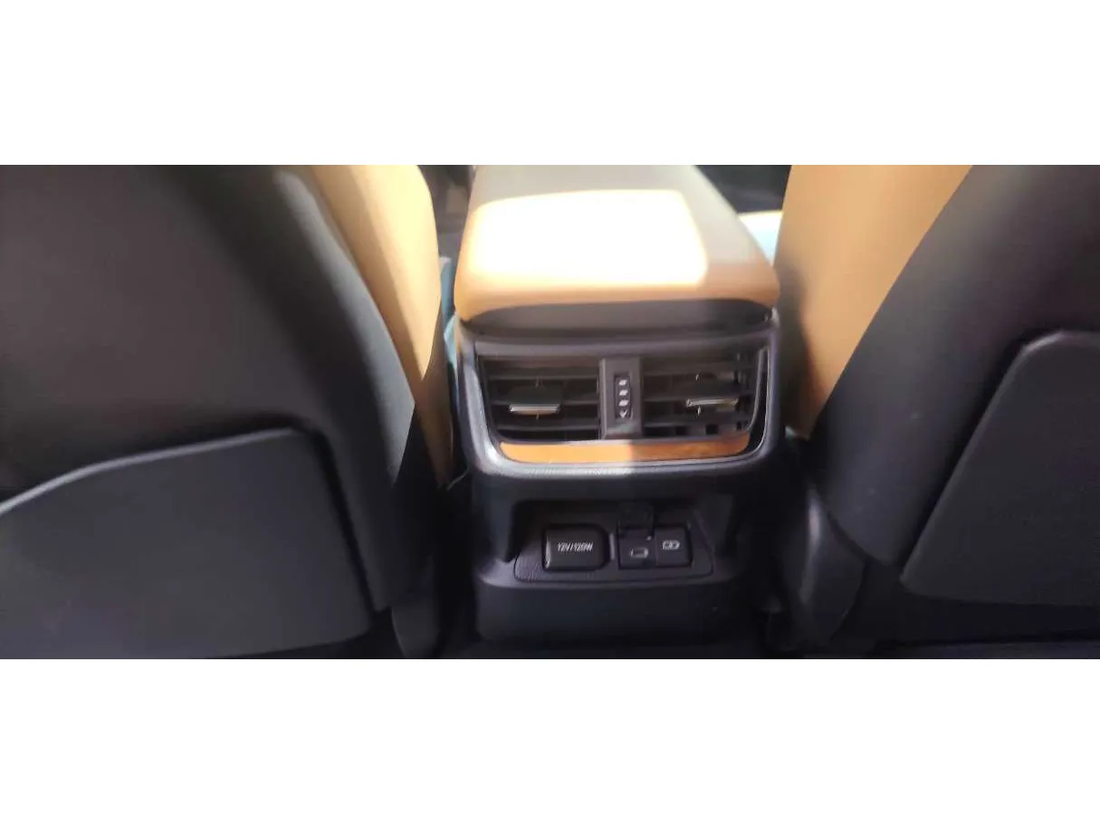 Car image 27