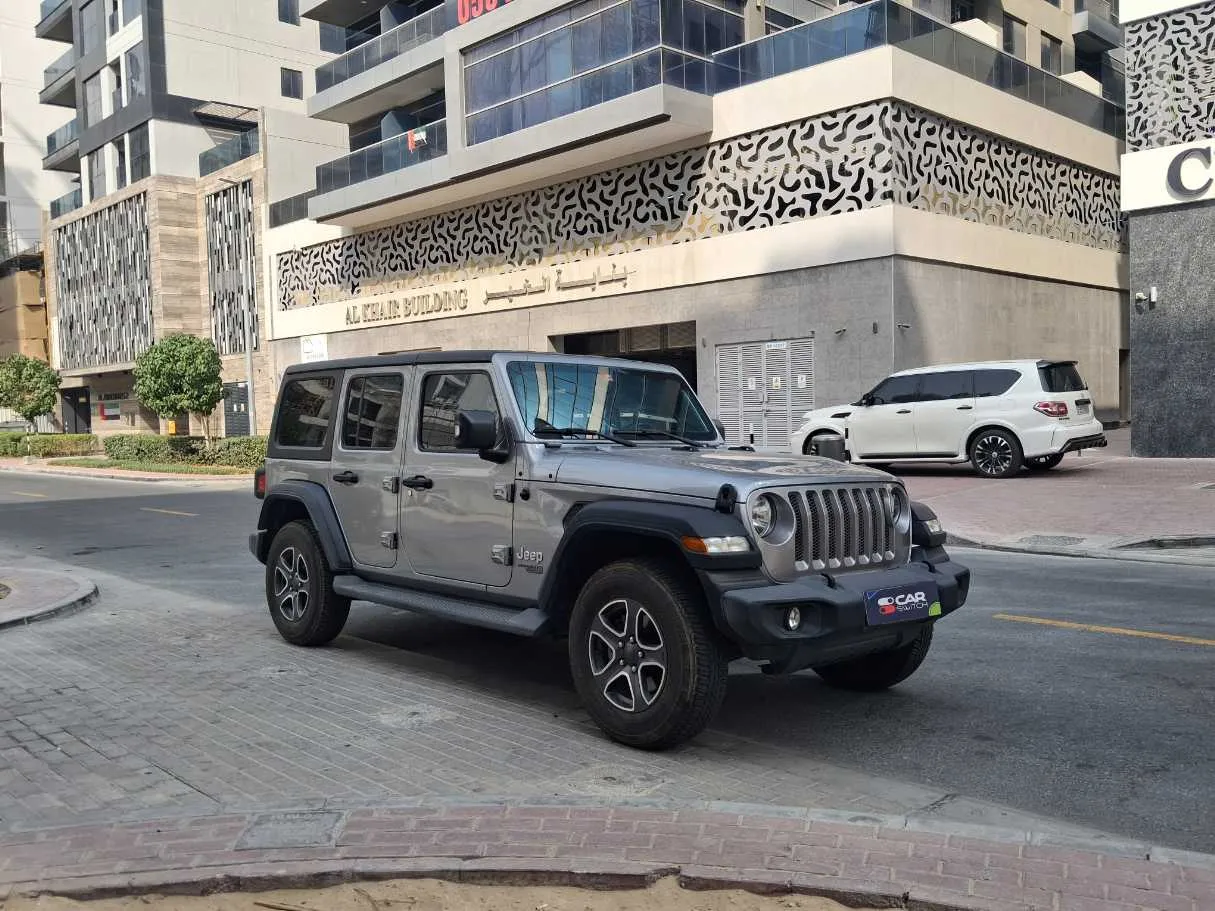 Car image 3