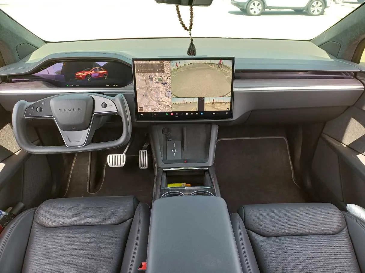 Car image 16