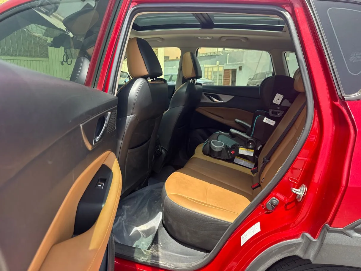 Car image 13