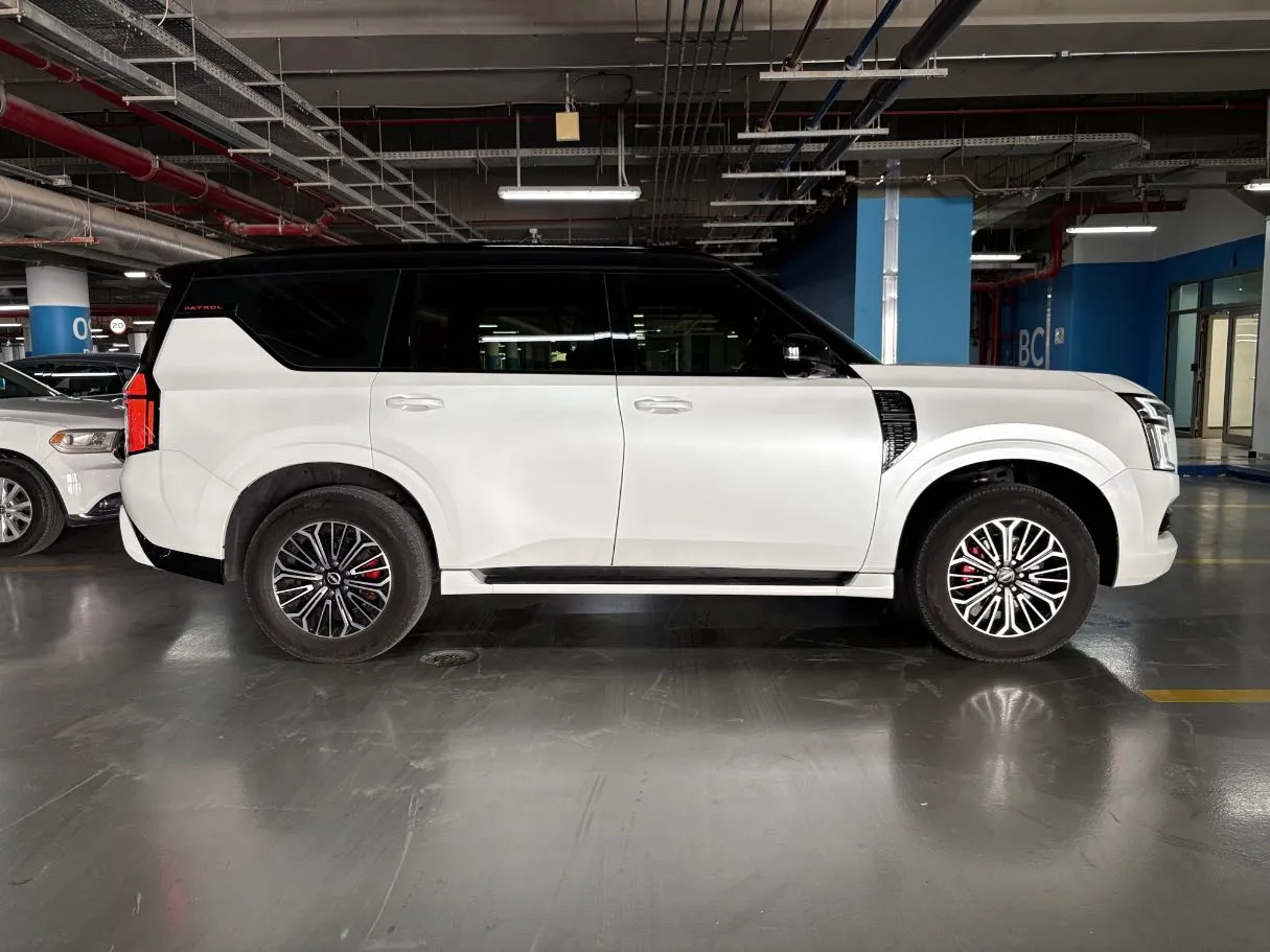 Car image 4