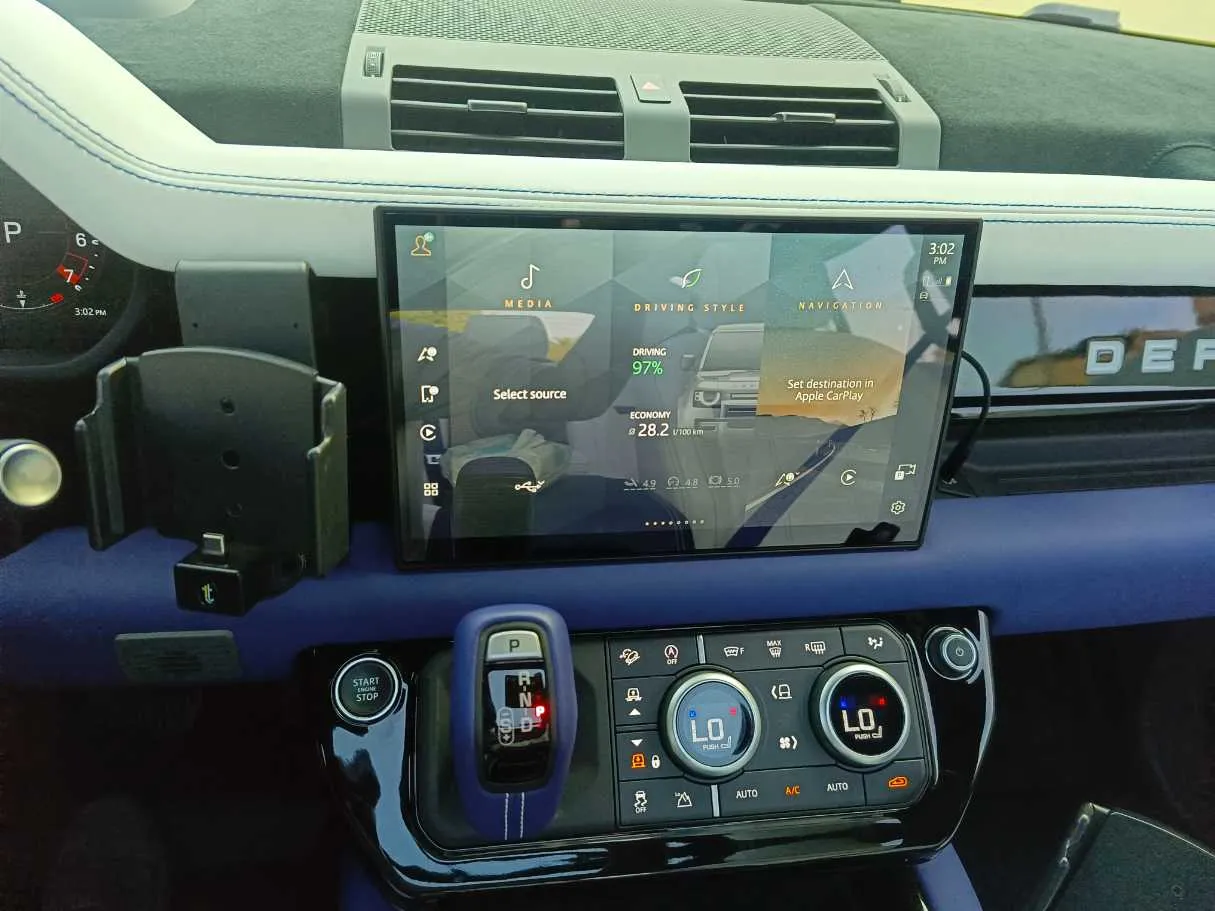 Car image 24