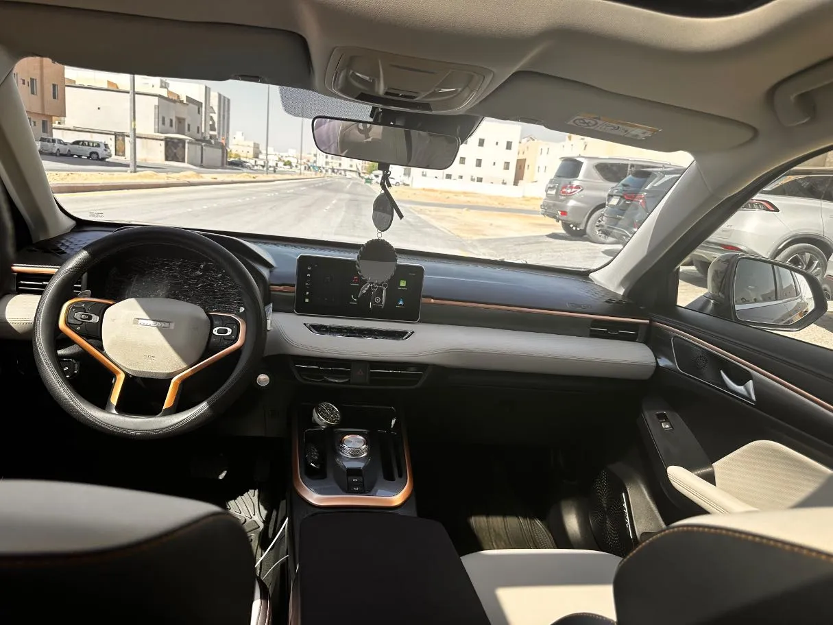 Car image 16