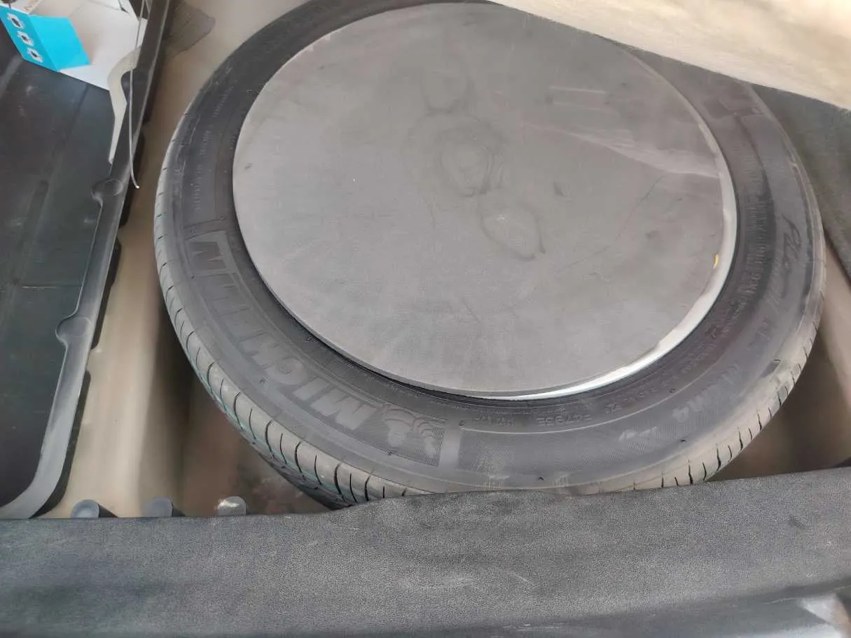 Car image 27