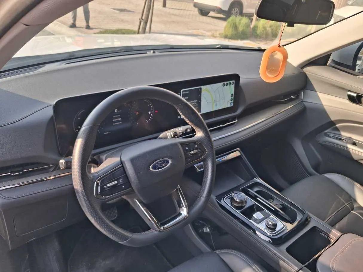 Car image 11