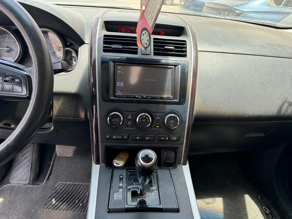 Car image 18