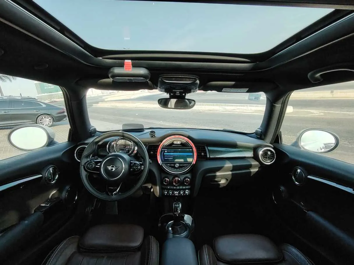Car image 15