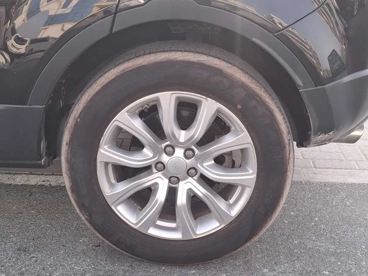 Car image 9