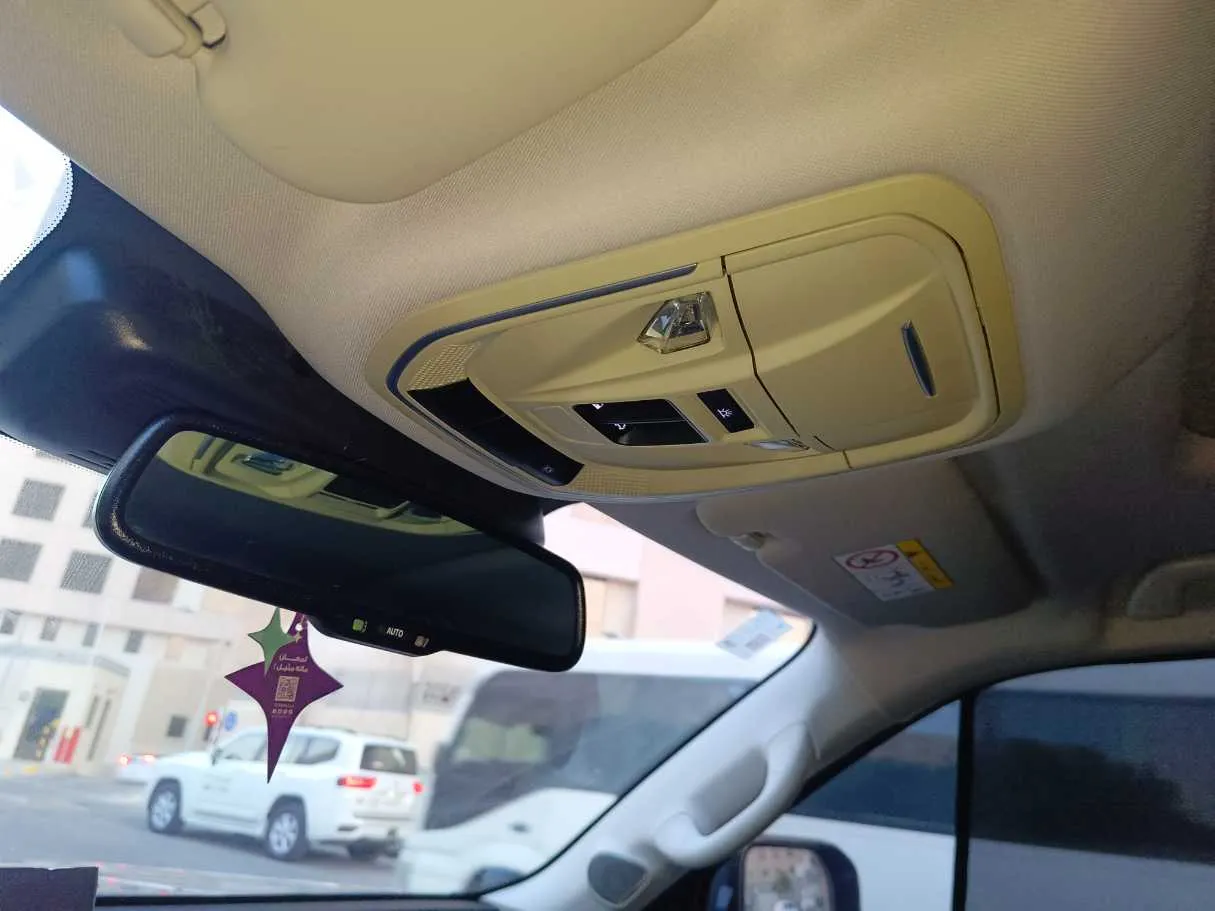 Car image 35