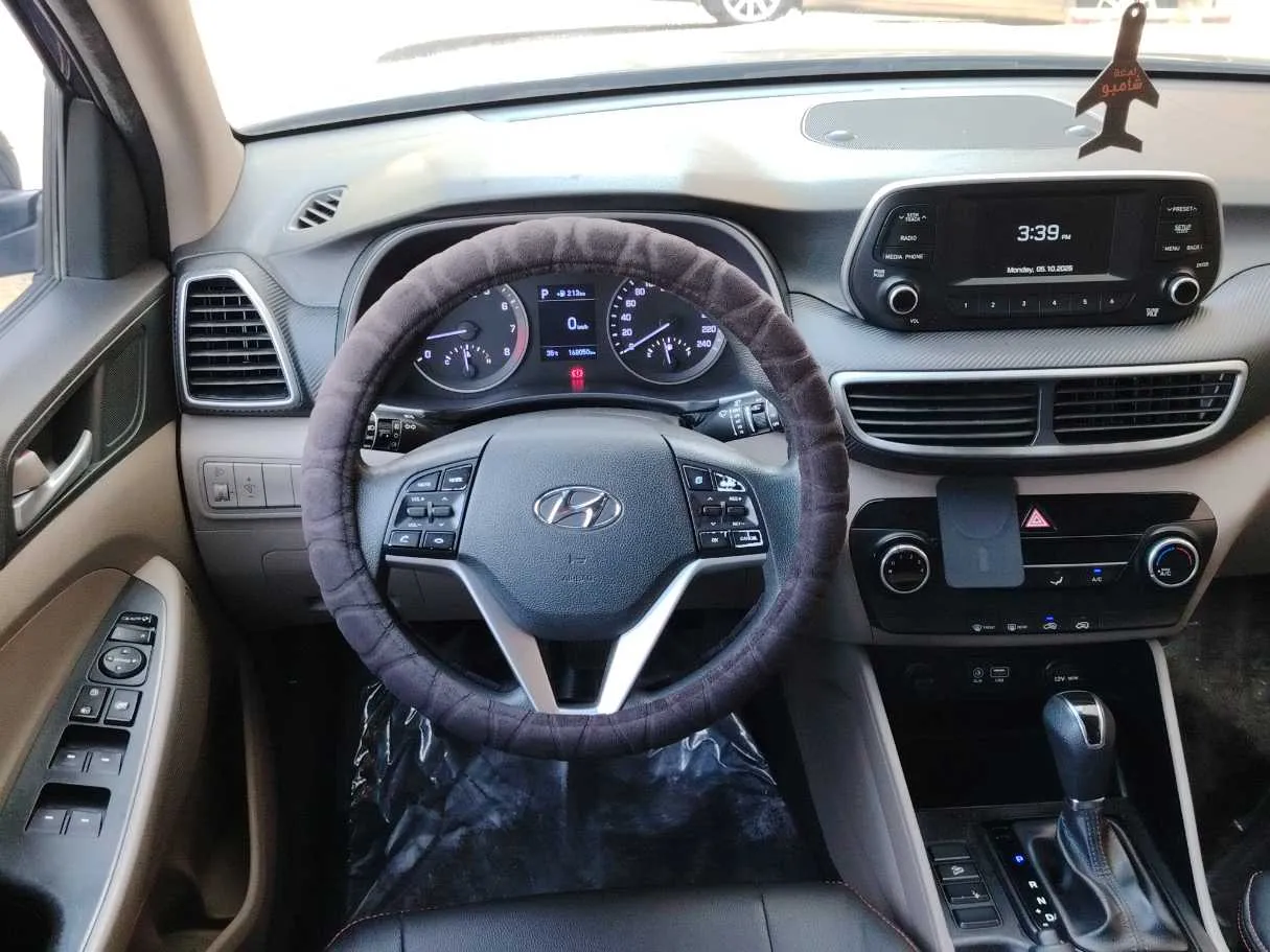 Car image 23