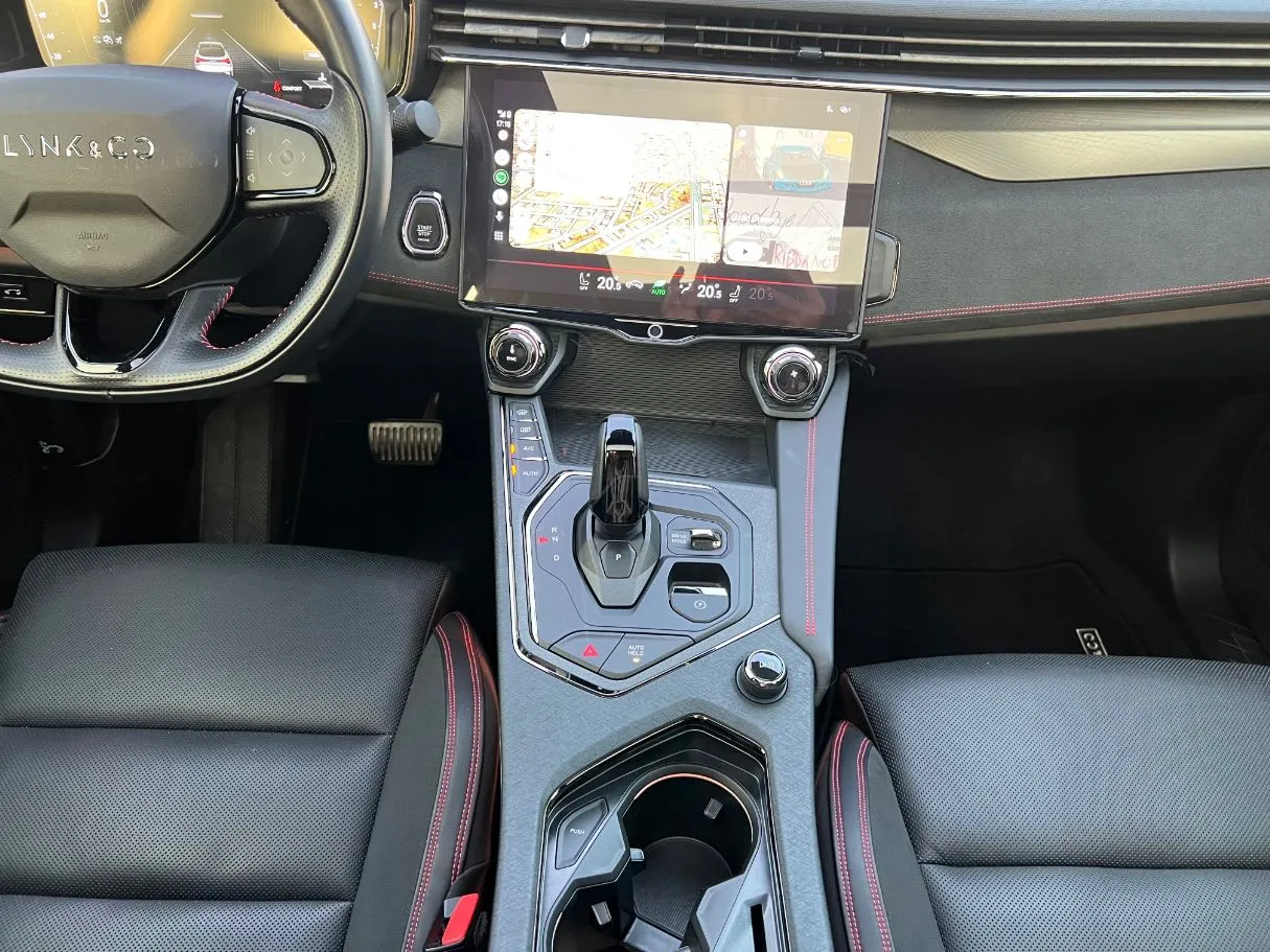 Car image 18