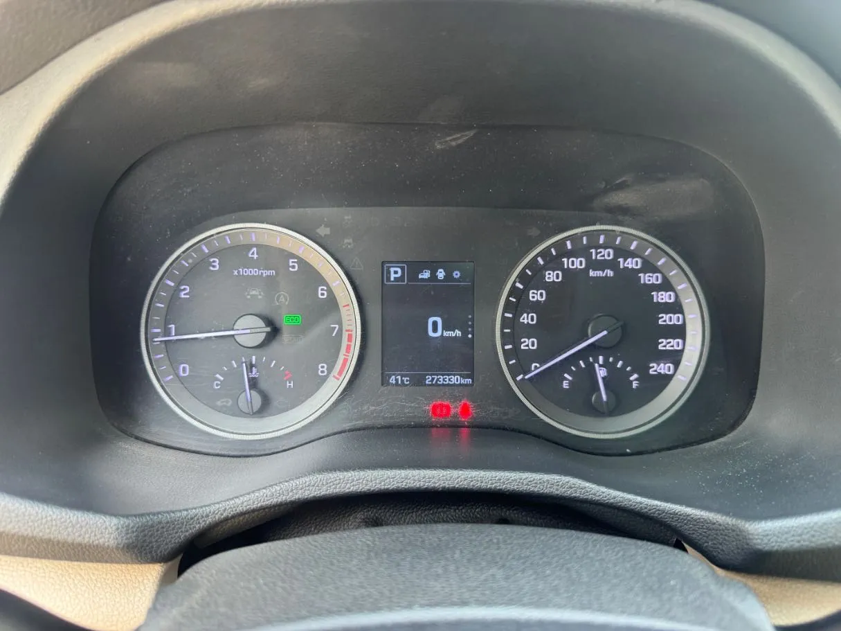 Car image 18