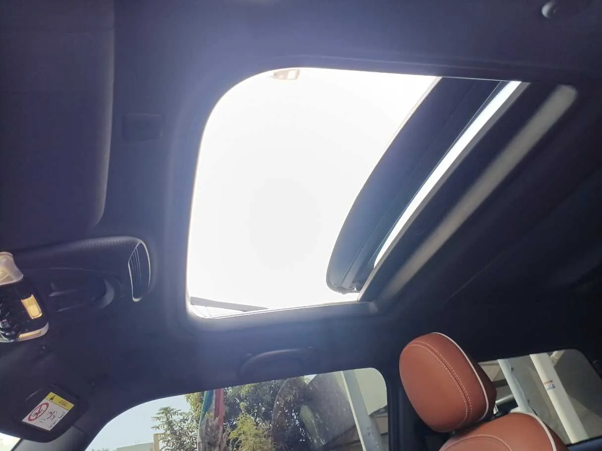 Car image 23