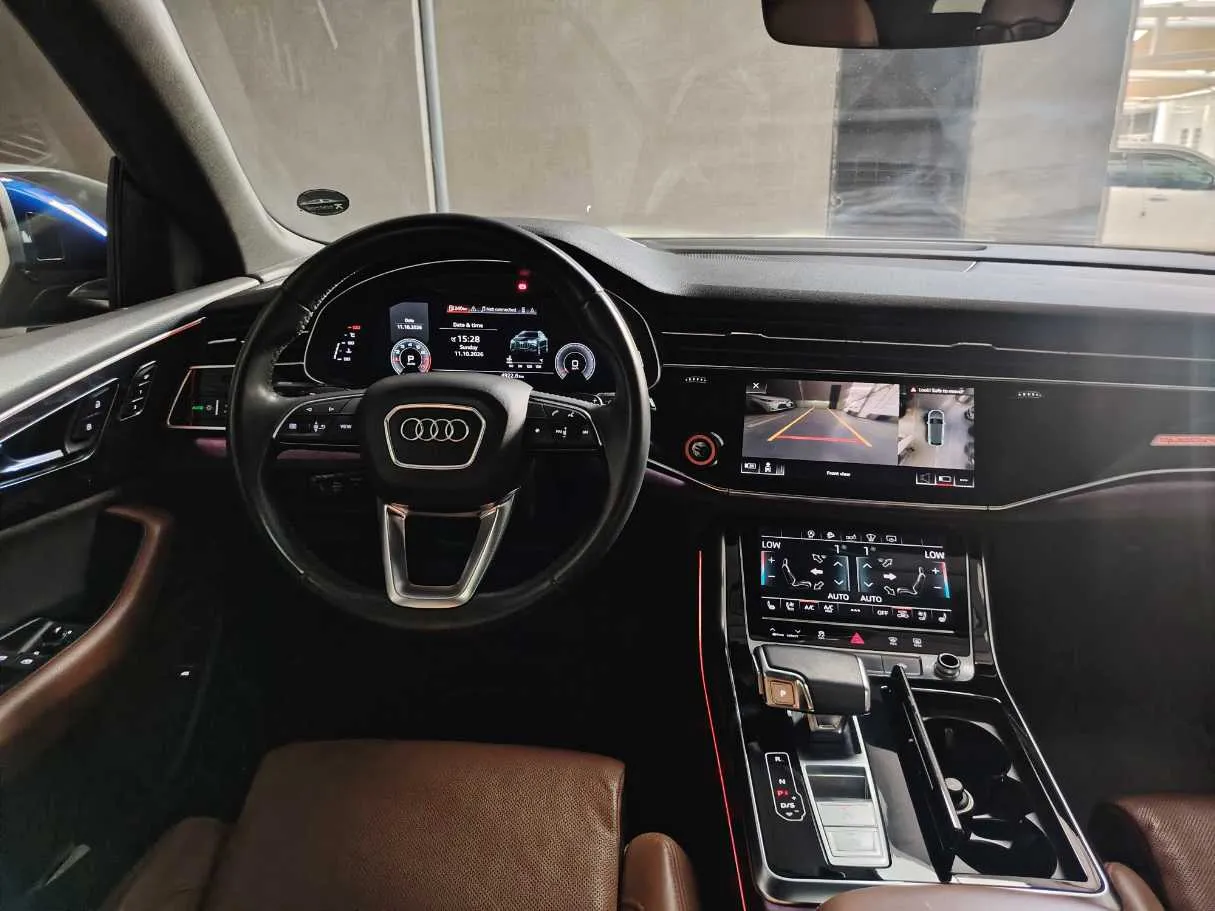 Car image 19