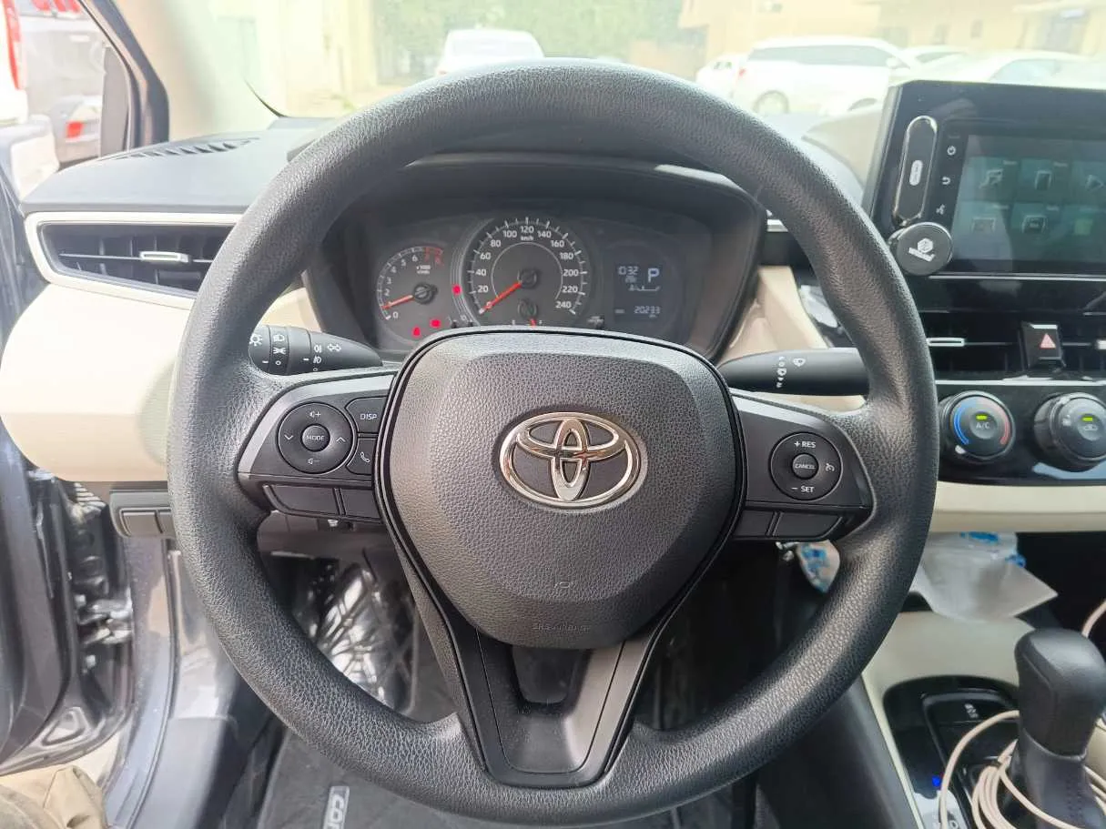 Car image 19