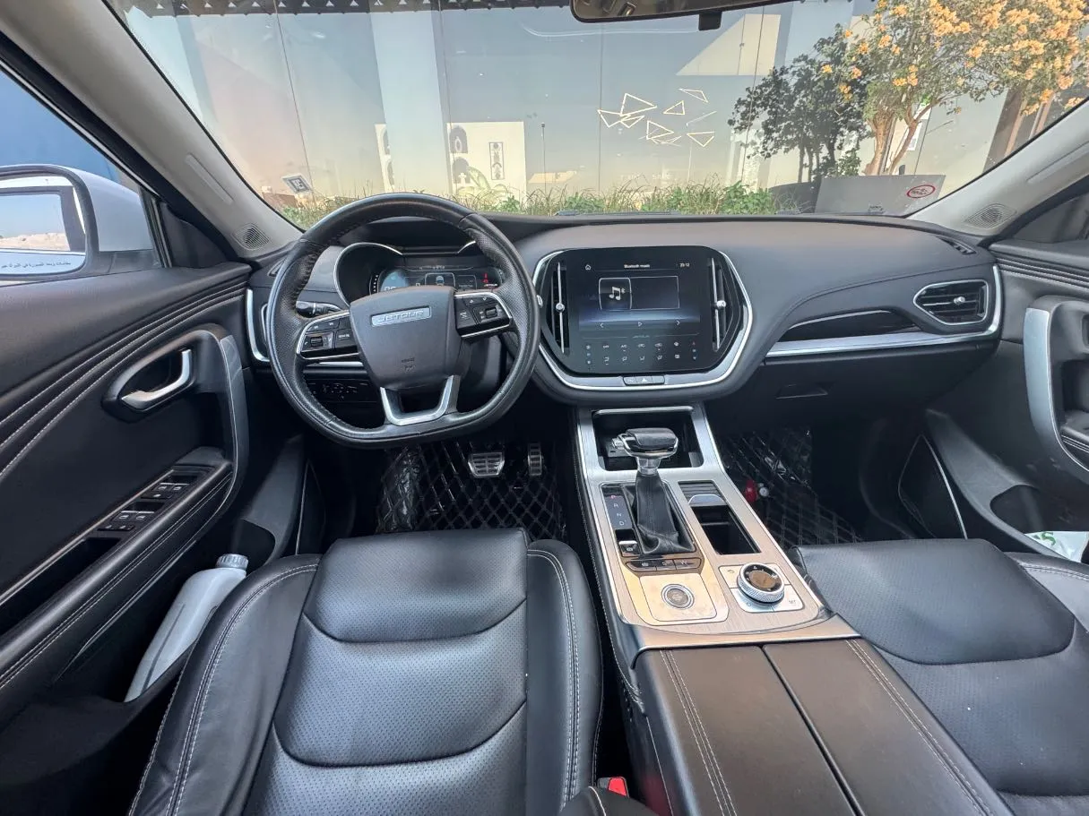 Car image 15
