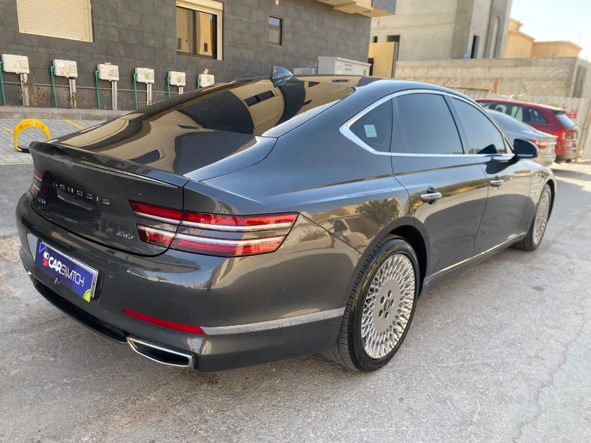 Car image 5
