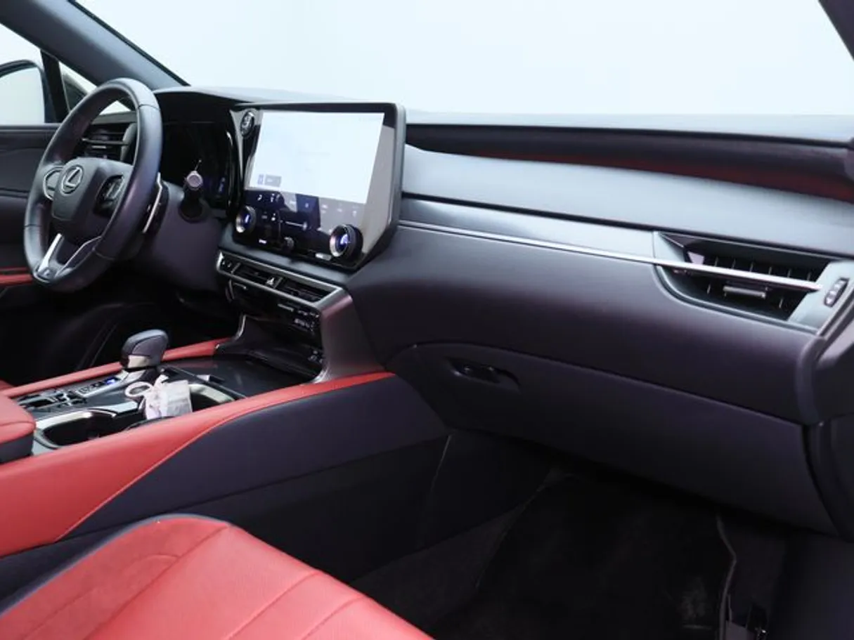 Car image 10