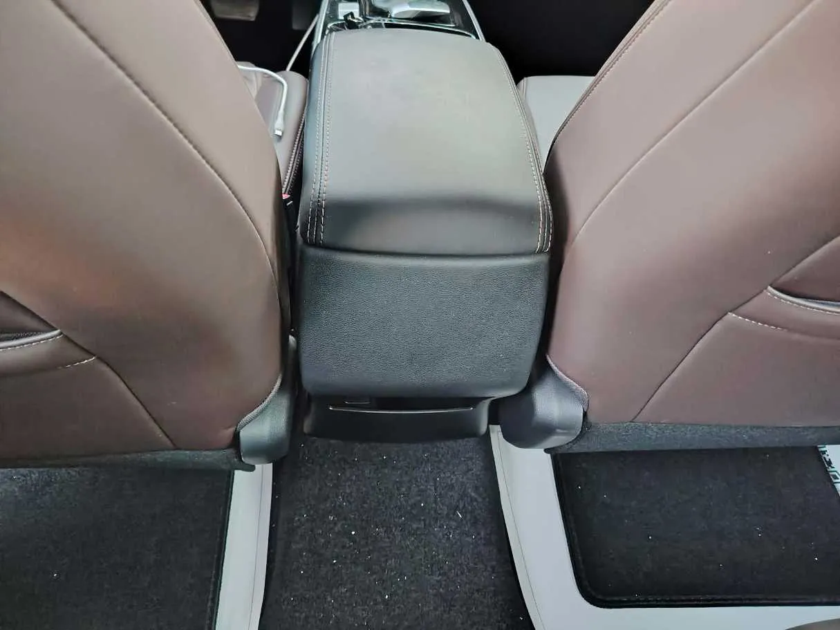 Car image 36