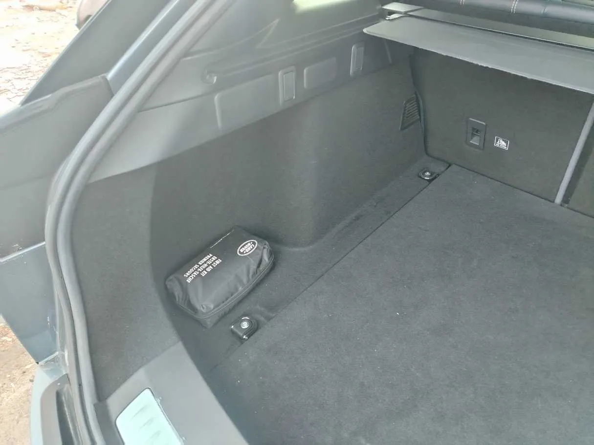 Car image 30