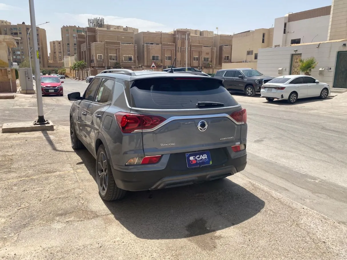 Car image 7