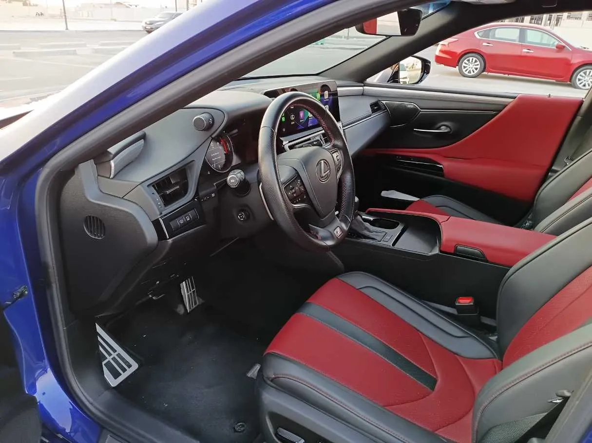 Car image 11