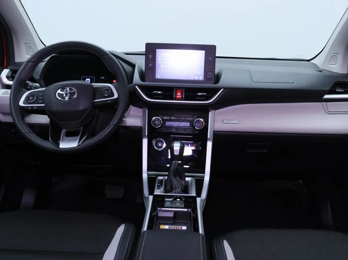 Car image 14