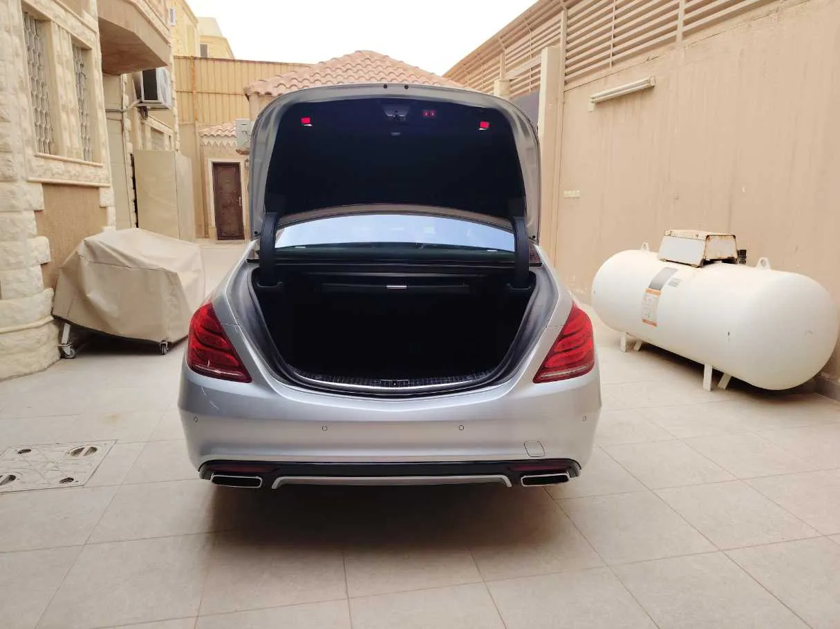 Car image 24