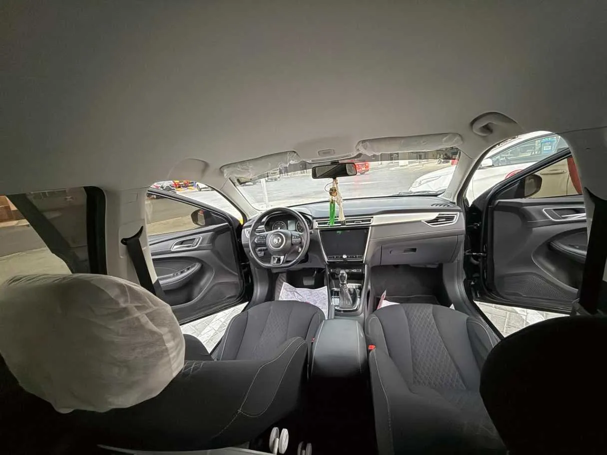Car image 9