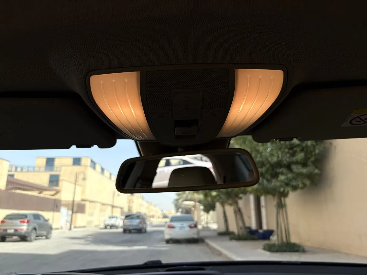 Car image 26