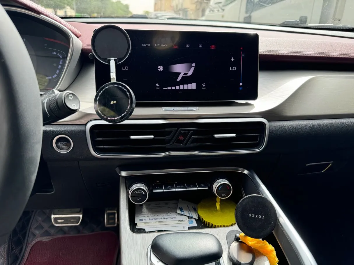Car image 18