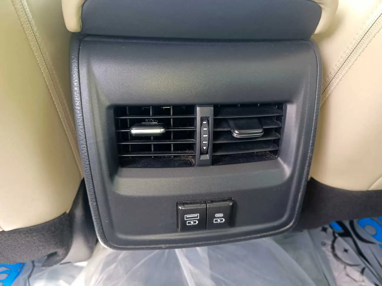Car image 33