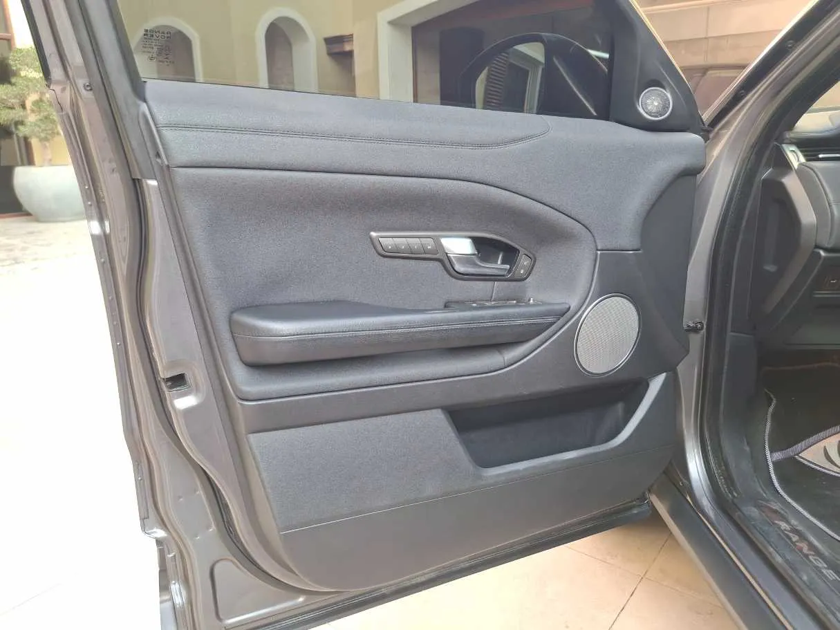 Car image 10