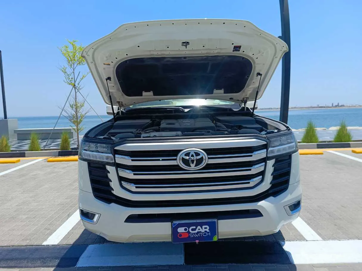 Car image 30