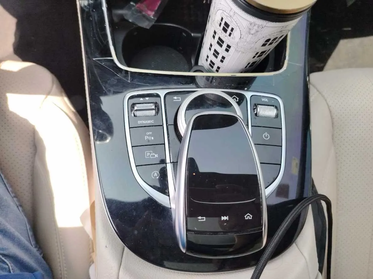 Car image 23