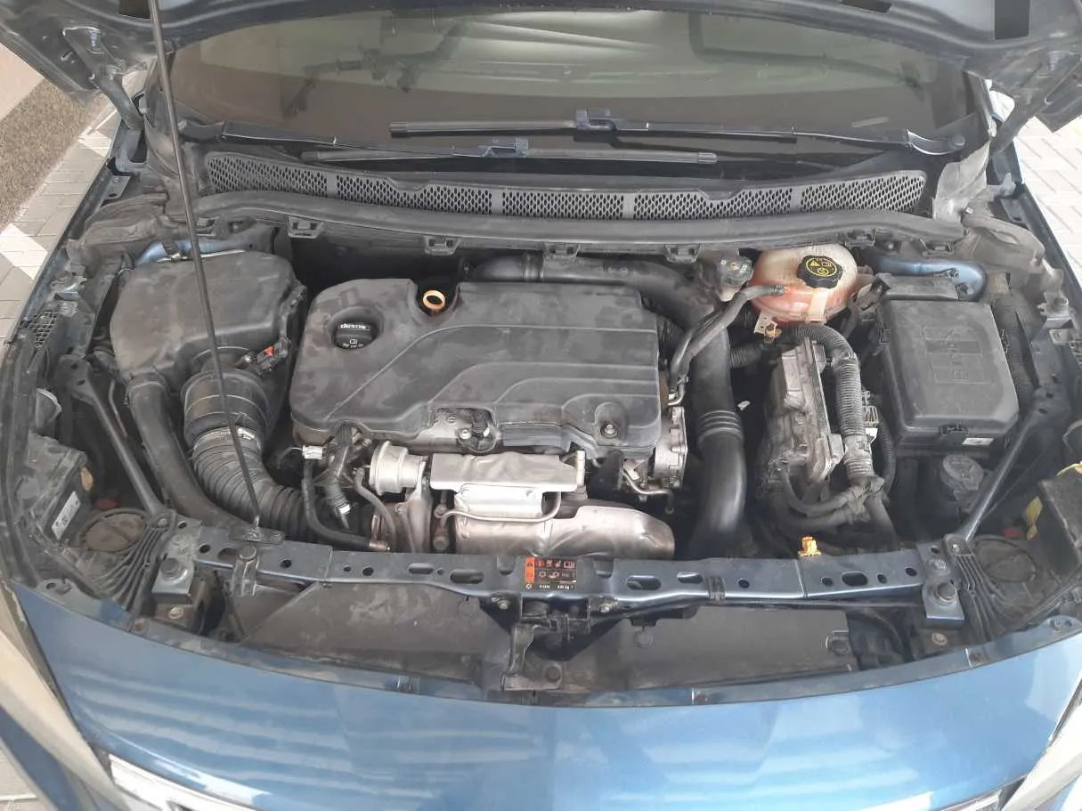 Car image 19