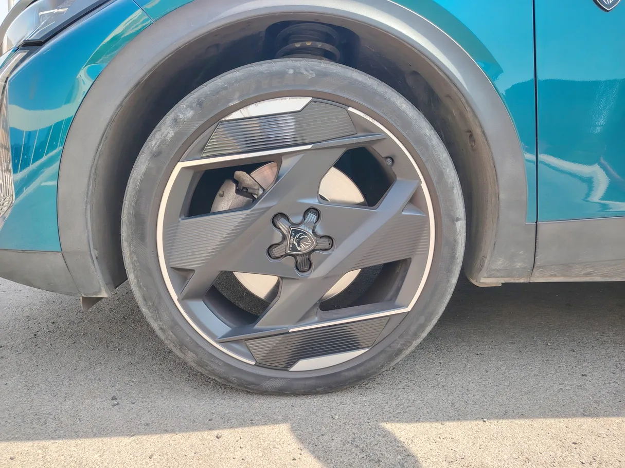 Car image 9