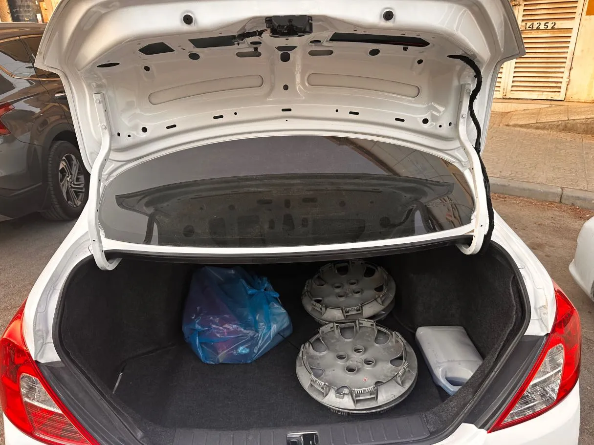 Car image 21