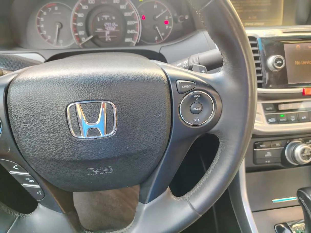 Car image 30
