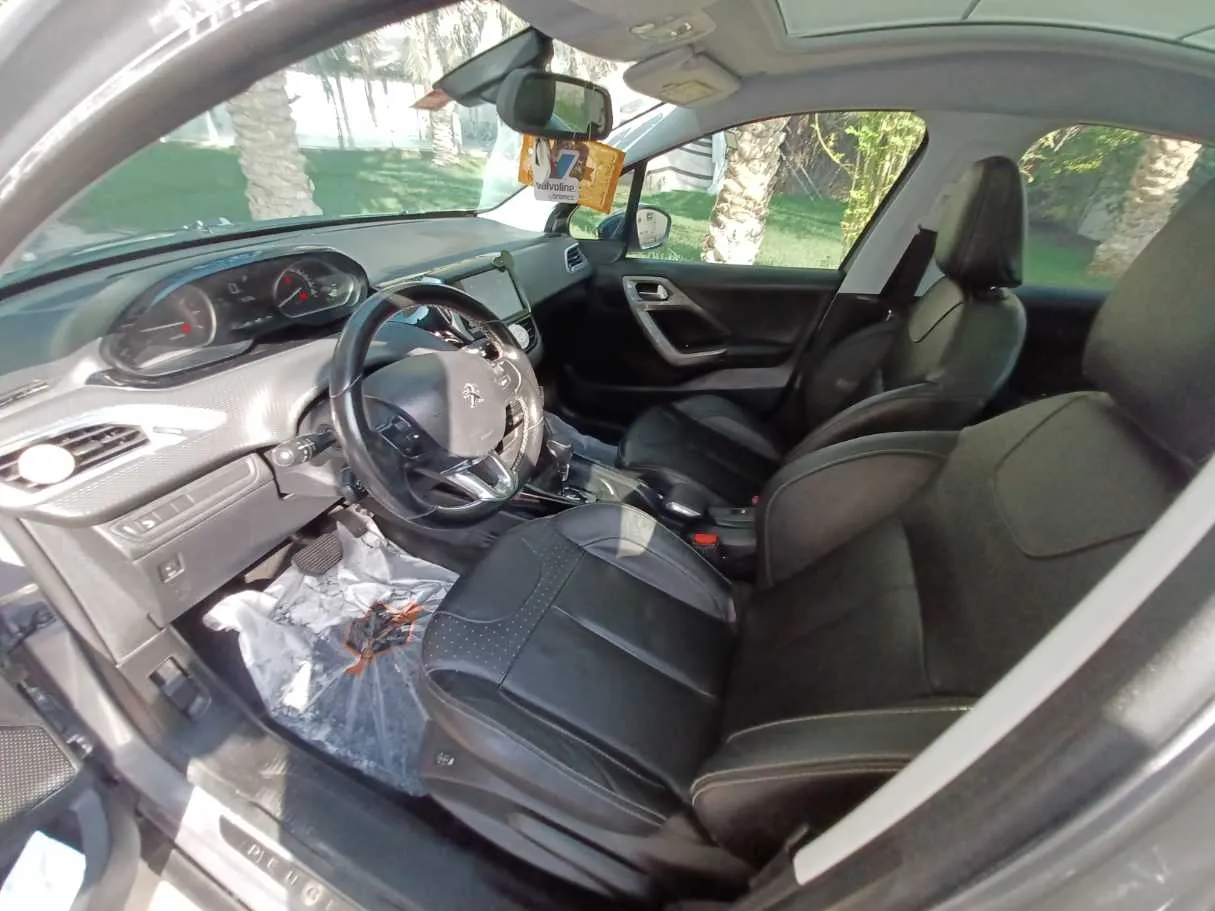 Car image 10