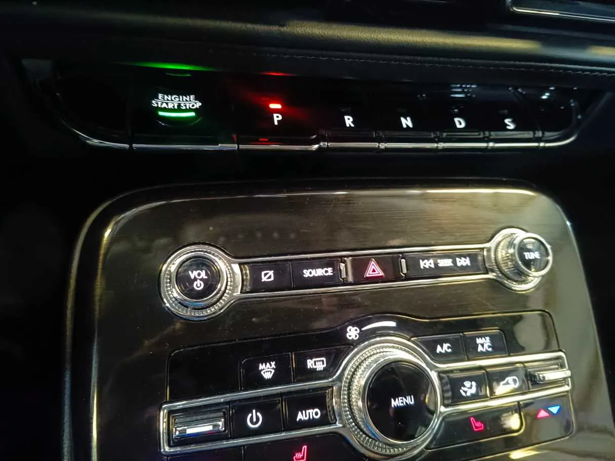 Car image 24
