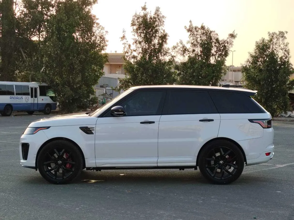 Car image 8