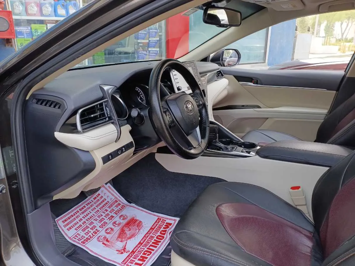 Car image 11