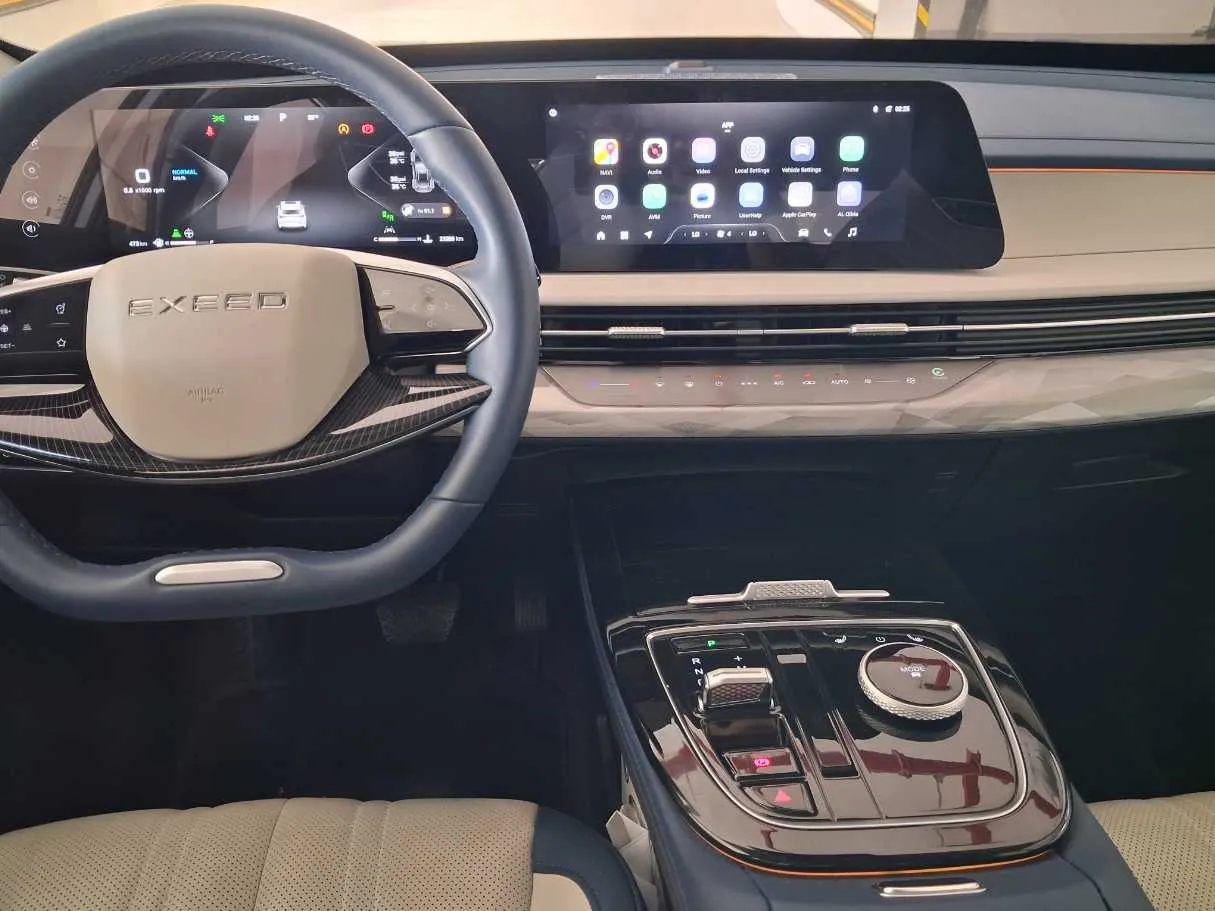 Car image 16