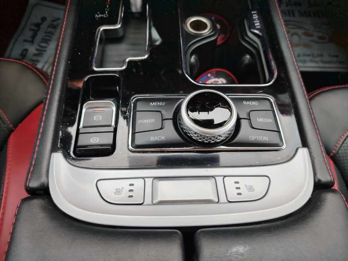 Car image 19