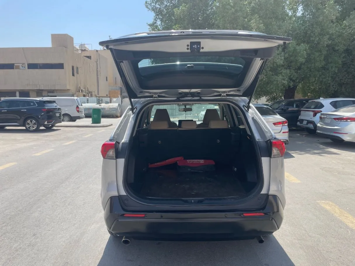 Car image 21